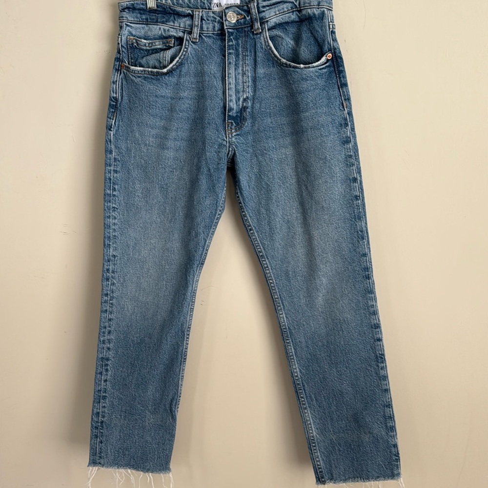 Zara mid rise ankle distressed crop size 8 medium blue jeans